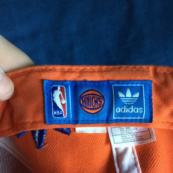 Retro New York Knicks Adidas SnapBack Flat Cap - Picture 3 of 7